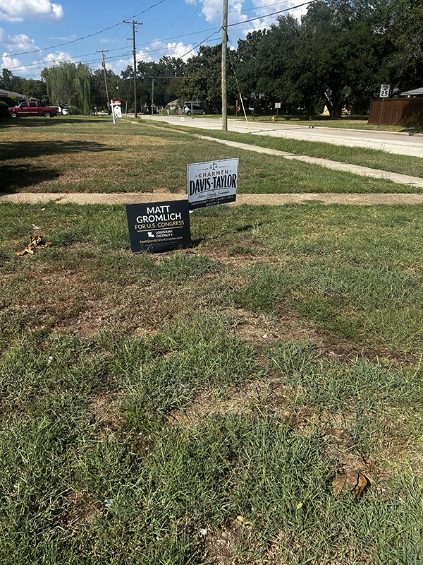 sign for Gomlich and Davis Taylor place between sidewalk and street